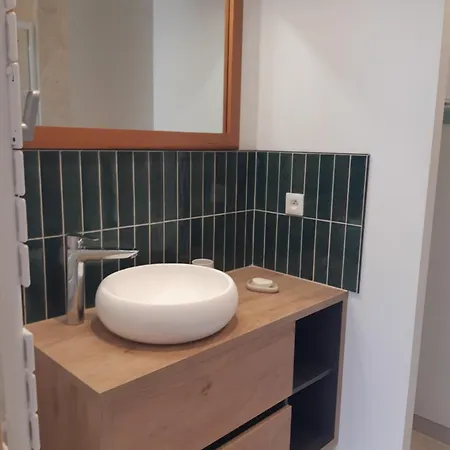 Holiday home Maison De Charme Face Au Canal